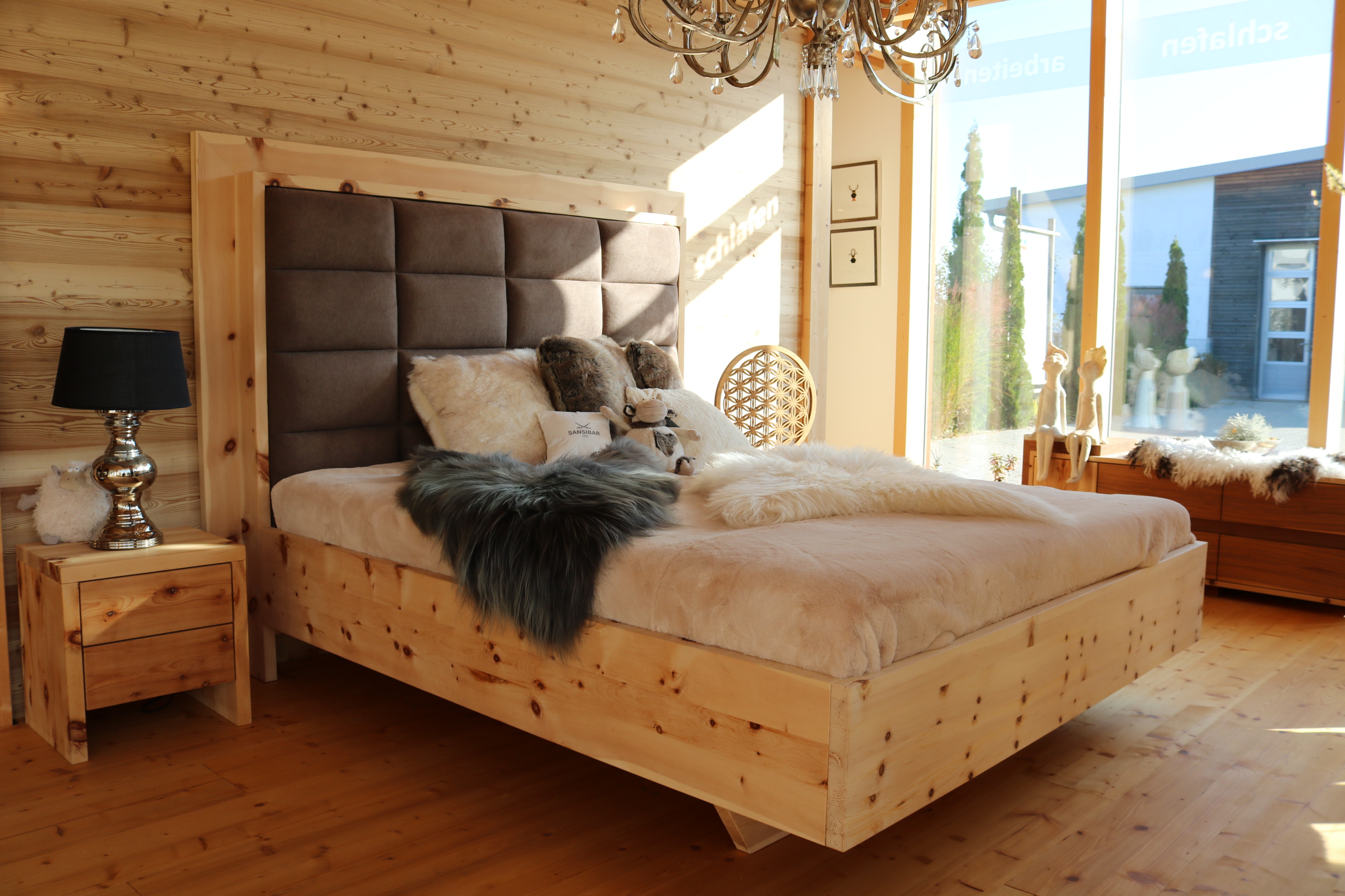 Zirbenbett Modell Nürnberg Massives Bettdesign aus Zirbenholz